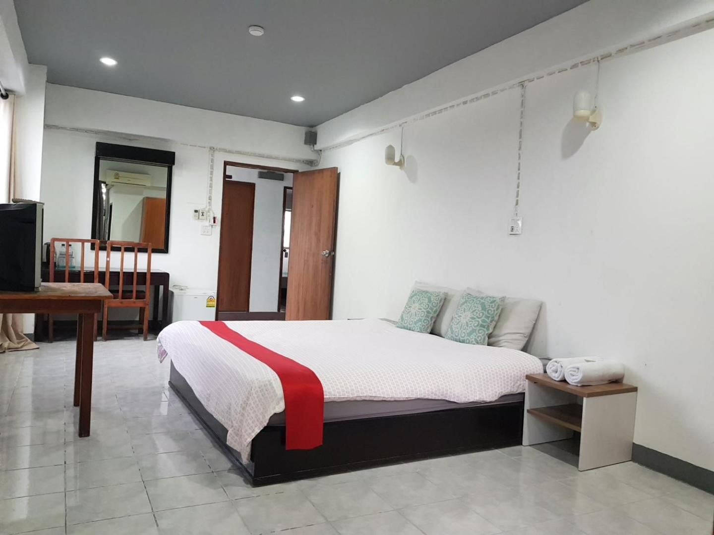 โรงแรมวินบางนา Win Bangna Hotel Bangkok Pokoj fotografie